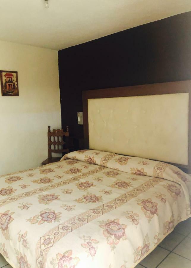 Hotel 2000 Morelia Esterno foto